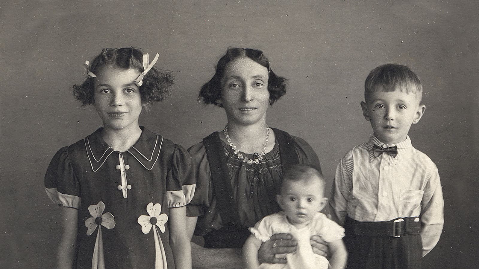 Giuseppina De Bortoli, Founder De Bortoli Wines, with her children Eola, Flo and Deen De Bortoli